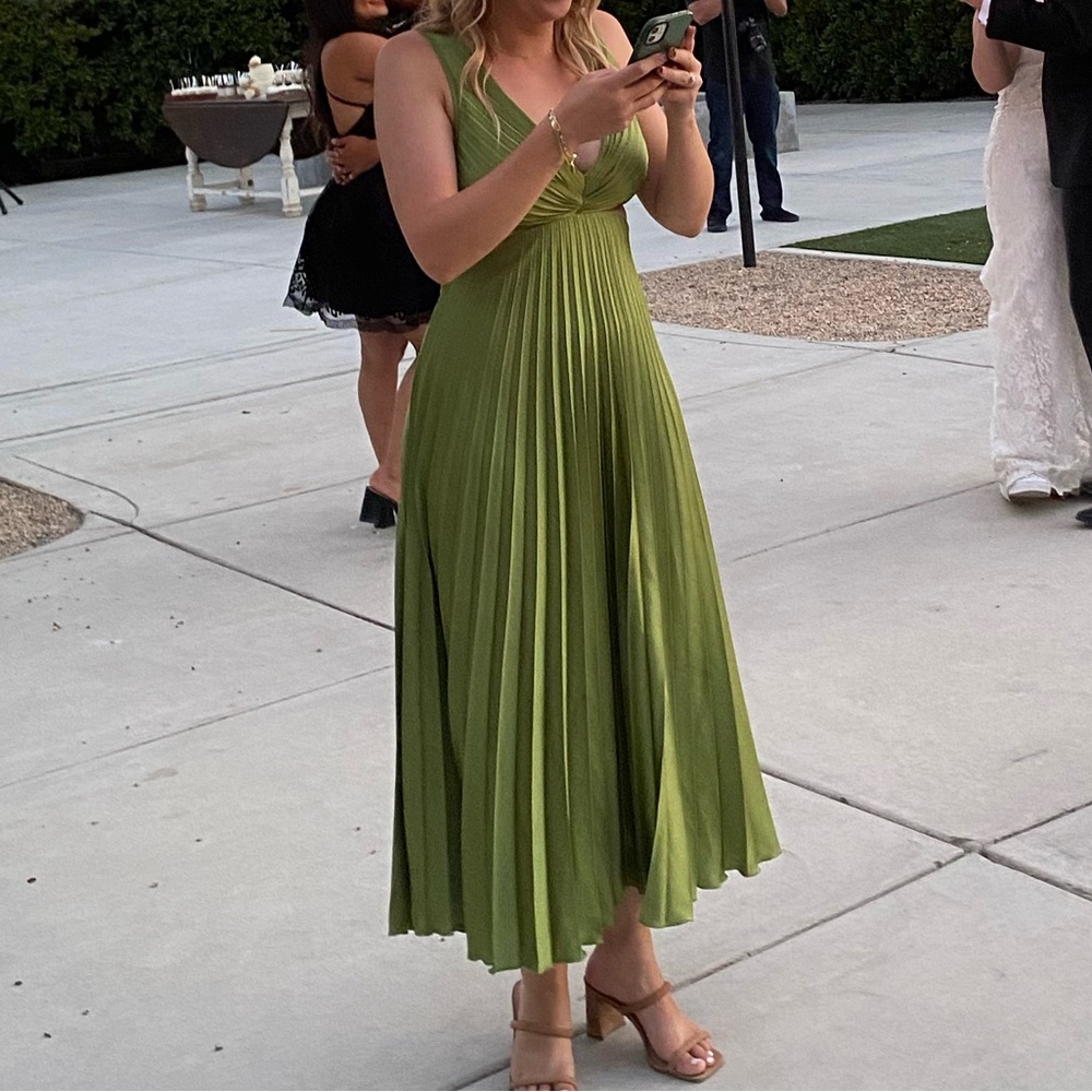 Abercrombie & Fitch Olive Green Pleated Midi Dress